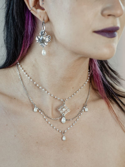 VEIL draped pearl necklace