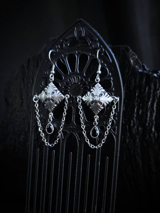 OLD WORLD shield chandelier earrings - 3 𝖑𝖊𝖋𝖙 !
