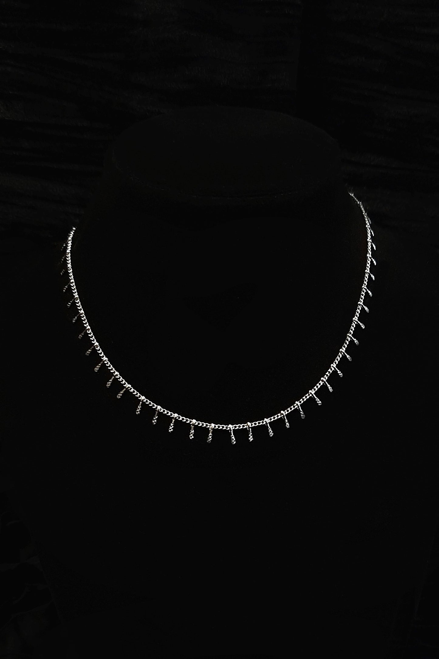 Spark chain choker necklace- 𝖔𝖓𝖊 𝖑𝖊𝖋𝖙 !