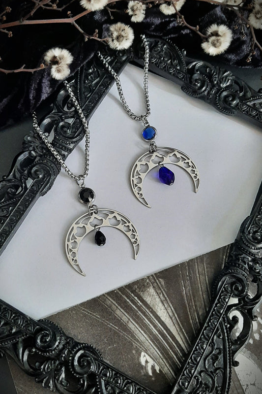 Stainless crystal moon necklace- 𝖔𝖓𝖊 𝖑𝖊𝖋𝖙!