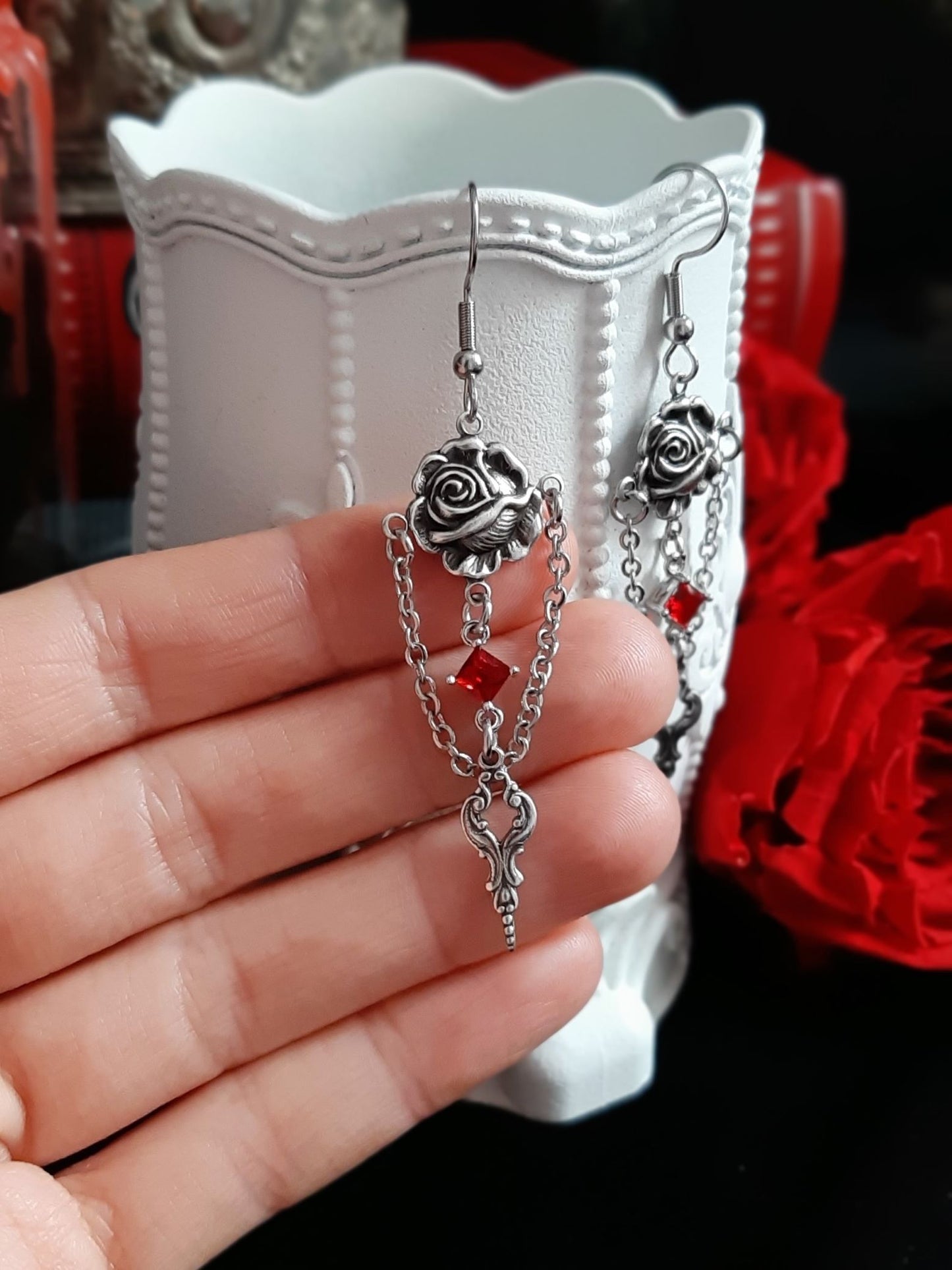 𝕻𝖔𝖎𝖘𝖊 rose earrings
