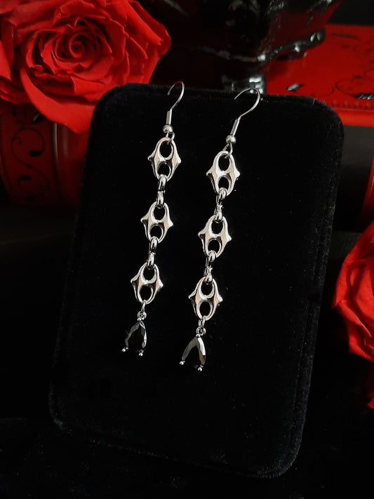 𝐏𝐫𝐨𝐯𝐨𝐤𝐞 chain earrings- 𝖙𝖜𝖔 𝖑𝖊𝖋𝖙 !