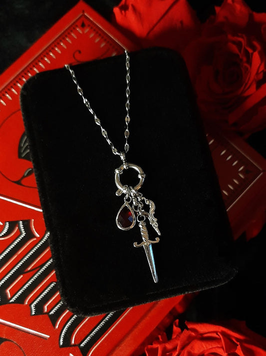 𝕰𝖒𝖕𝖗𝖊𝖘𝖘 charm necklace - Red 𝖔𝖓𝖊 𝖑𝖊𝖋𝖙 !
