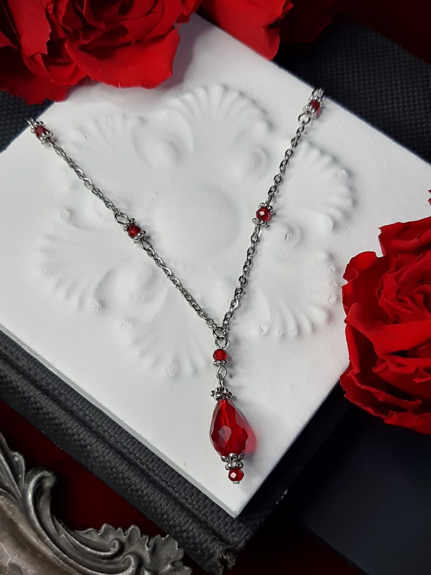 𝕯𝖊𝖘𝖎𝖗𝖊 crystal necklace - Red