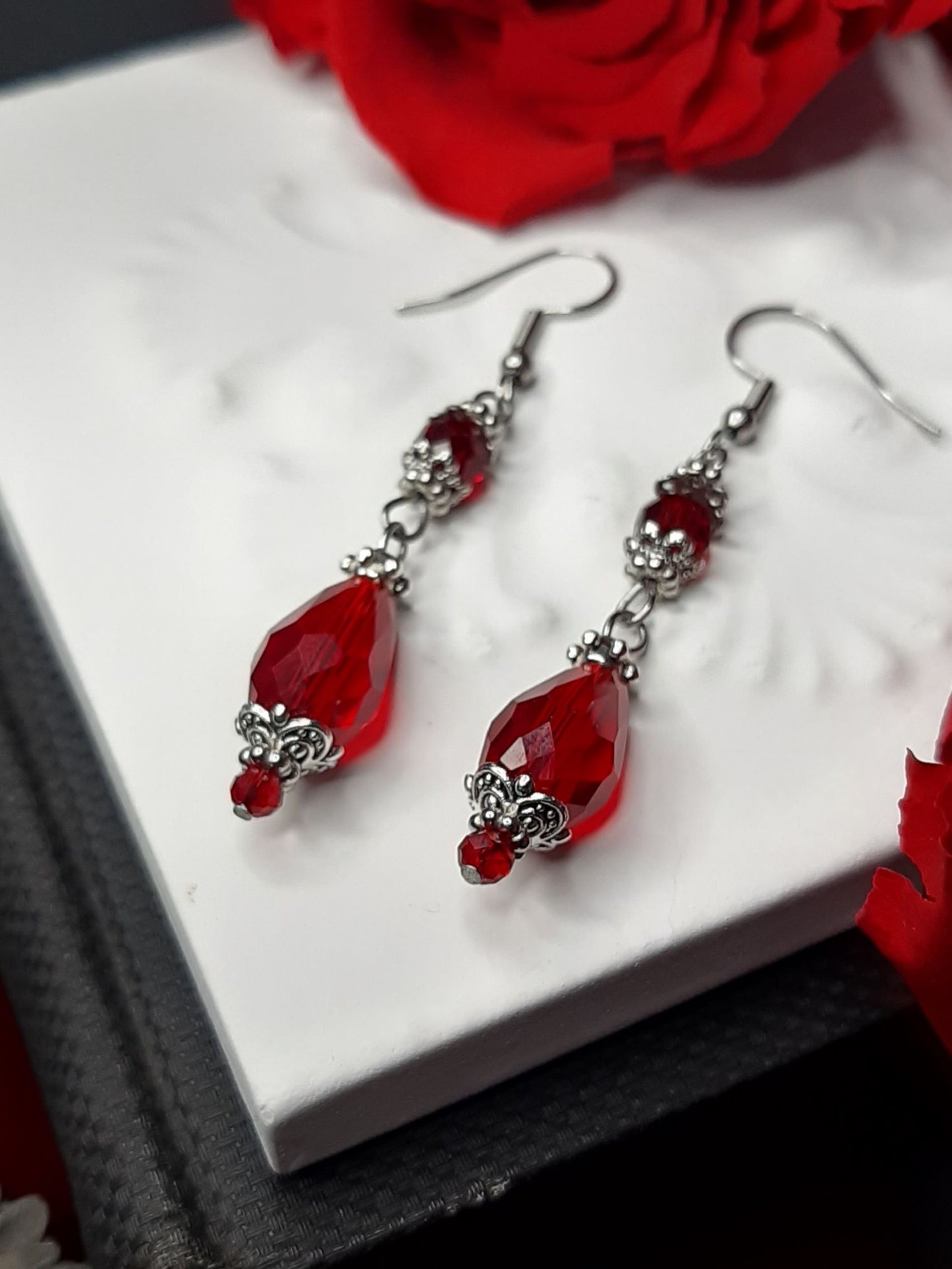 𝕯𝖊𝖘𝖎𝖗𝖊 crystal earrings - Red