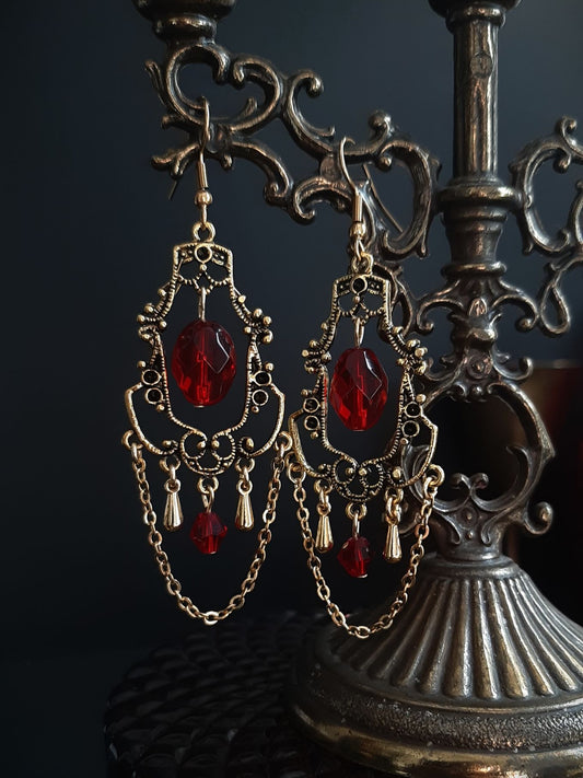 Red chandelier earrings - Gold