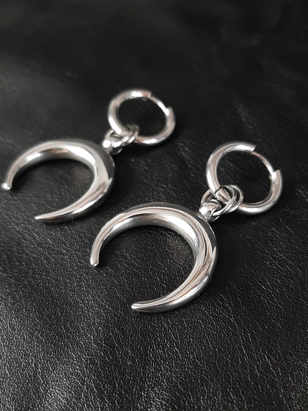 ECLIPSE - Moon crescent earrings