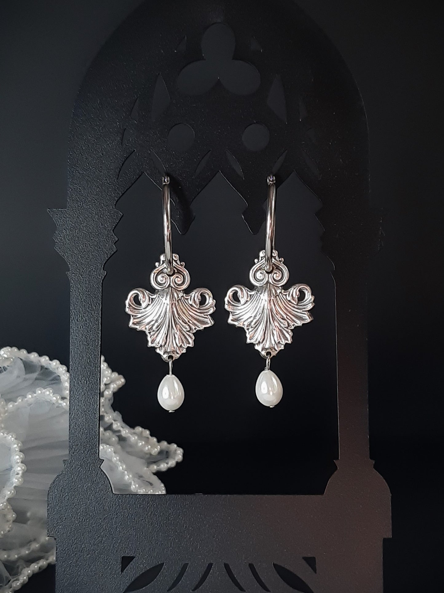 LUSTER - Filigree pearl hoops, 2 𝖑𝖊𝖋𝖙 !