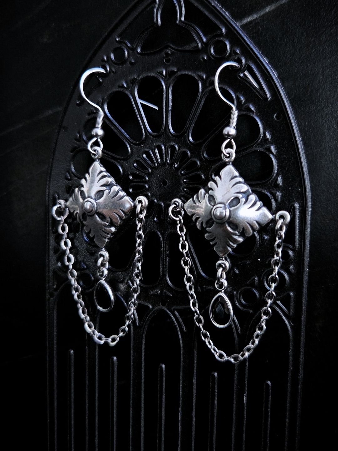 OLD WORLD shield chandelier earrings - 3 𝖑𝖊𝖋𝖙 !