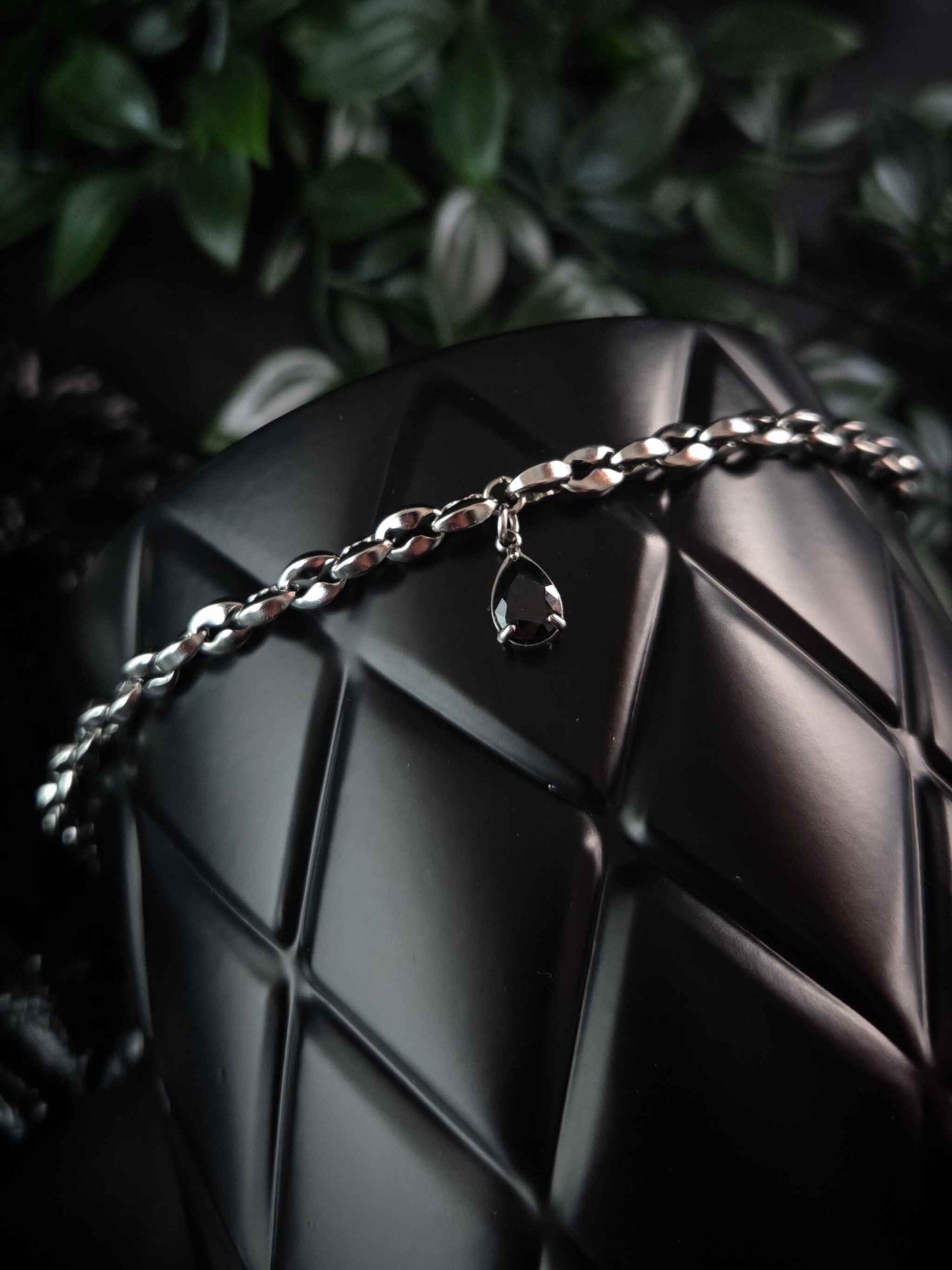 TWISTED Vines necklace - Black