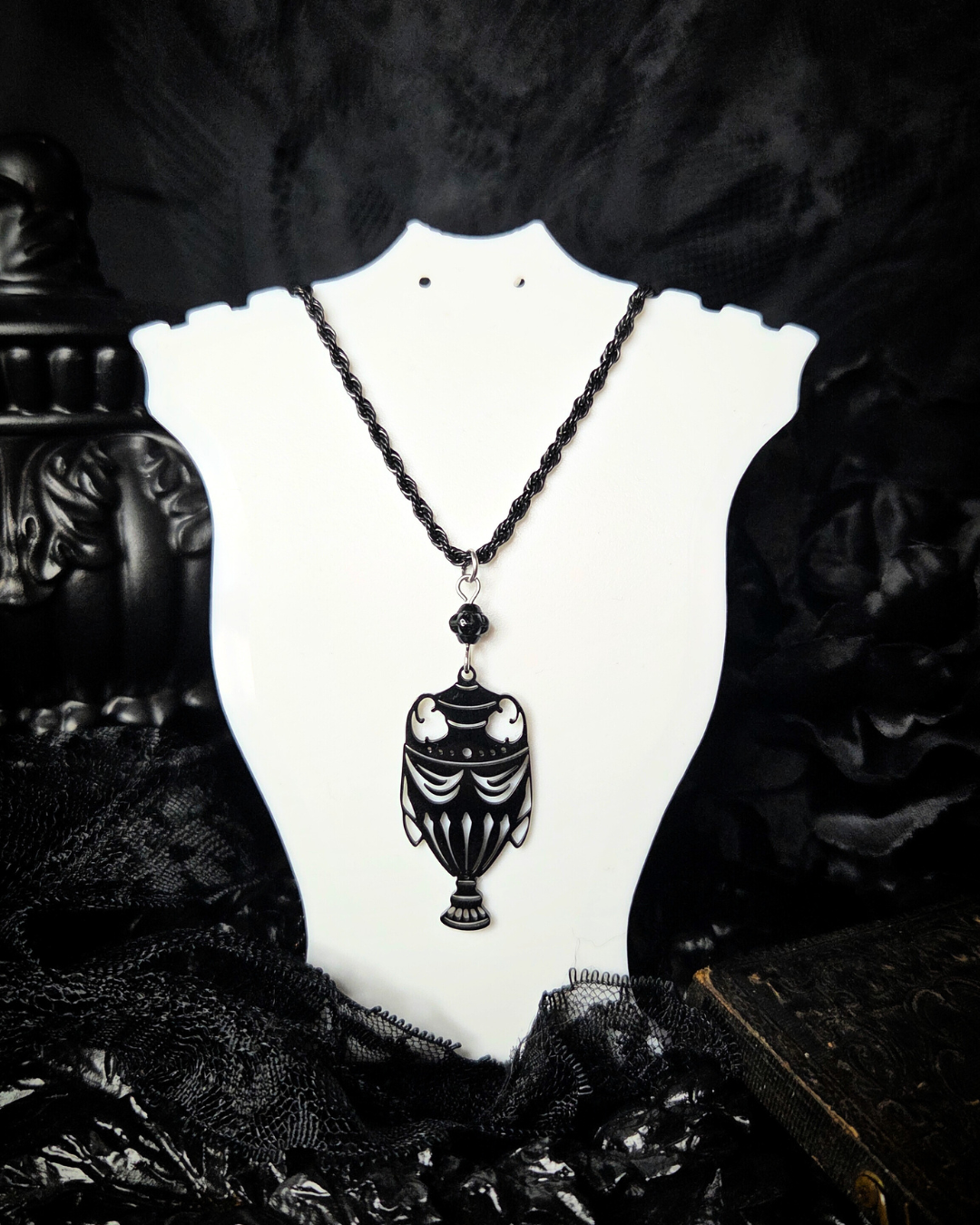 SANCTUM Urn rope necklace