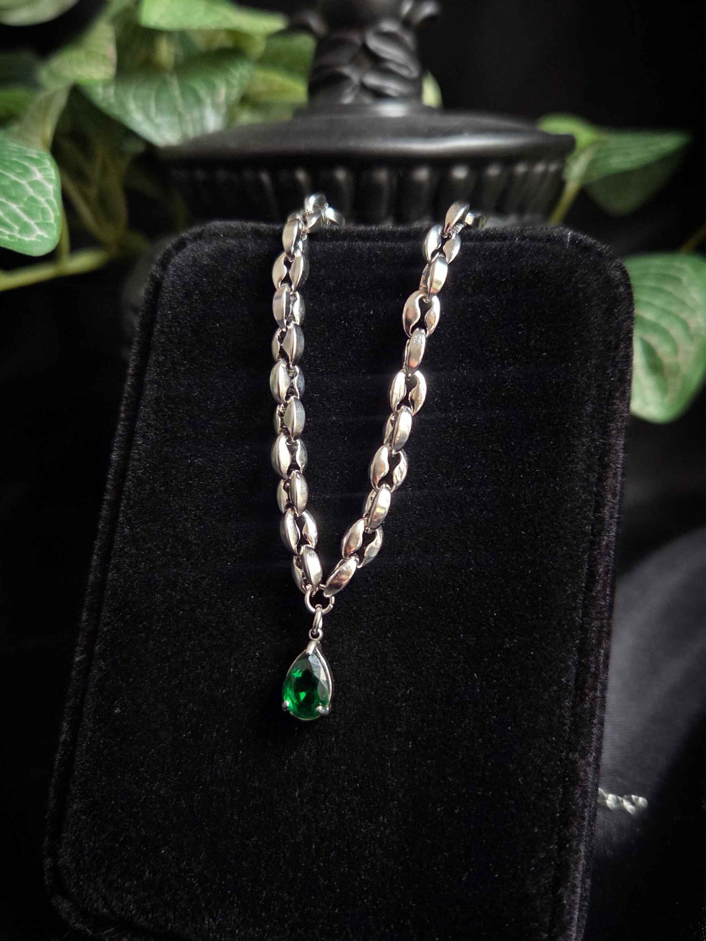 TWISTED Vines necklace - Green
