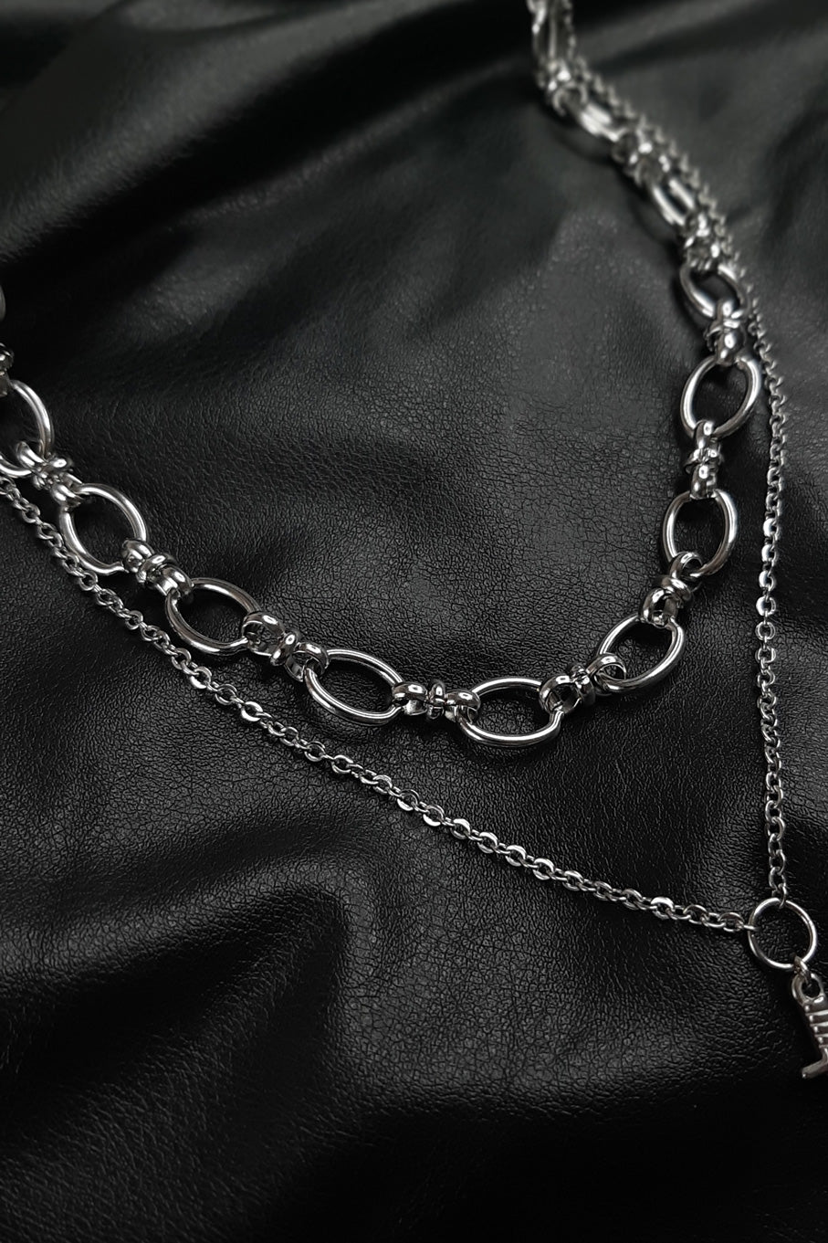 URGE - Chunky chain dagger necklace