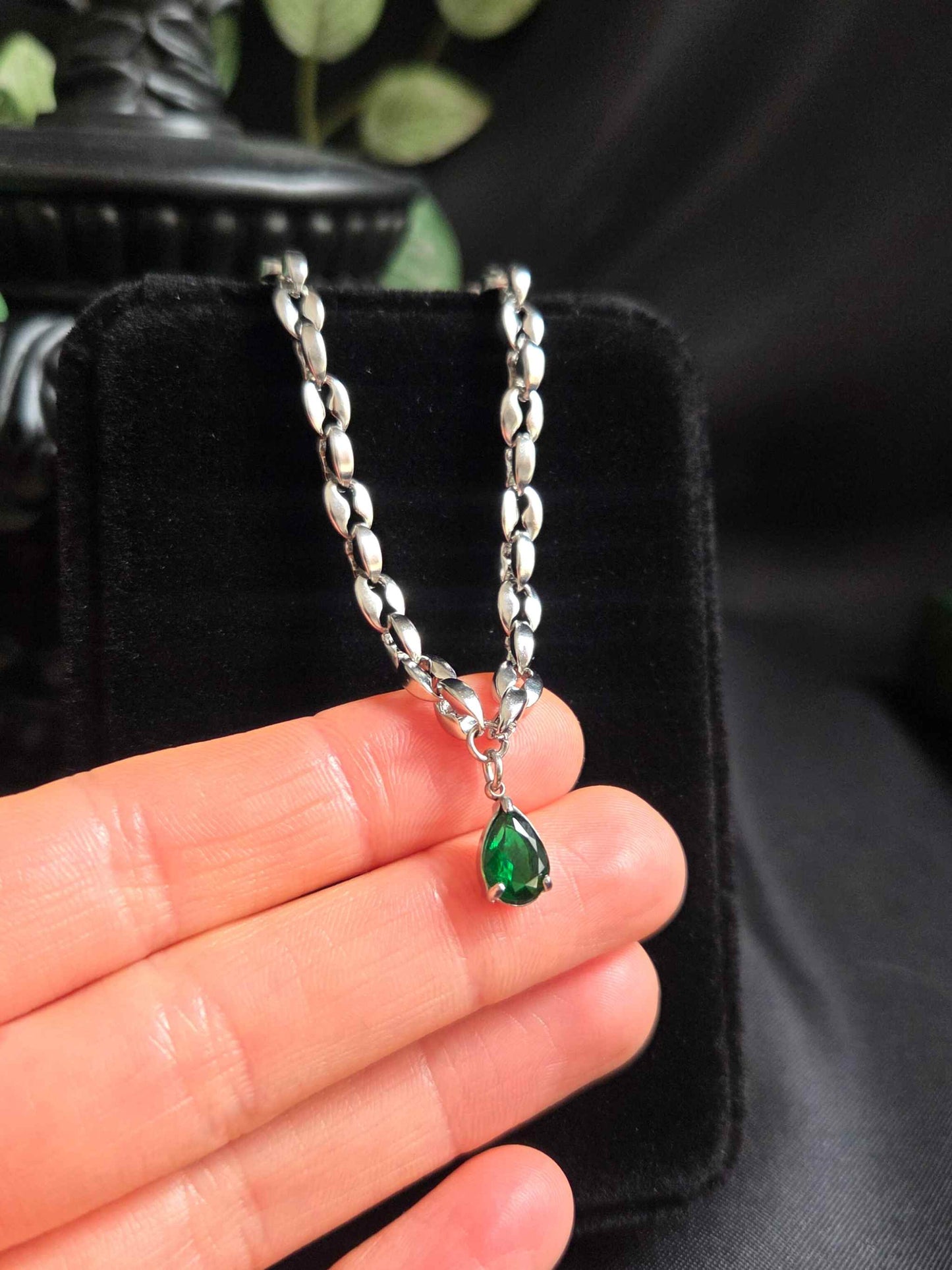 TWISTED Vines necklace - Green