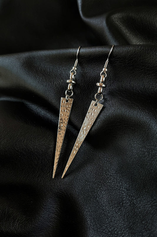 VIGOR - Hammered spike earrings