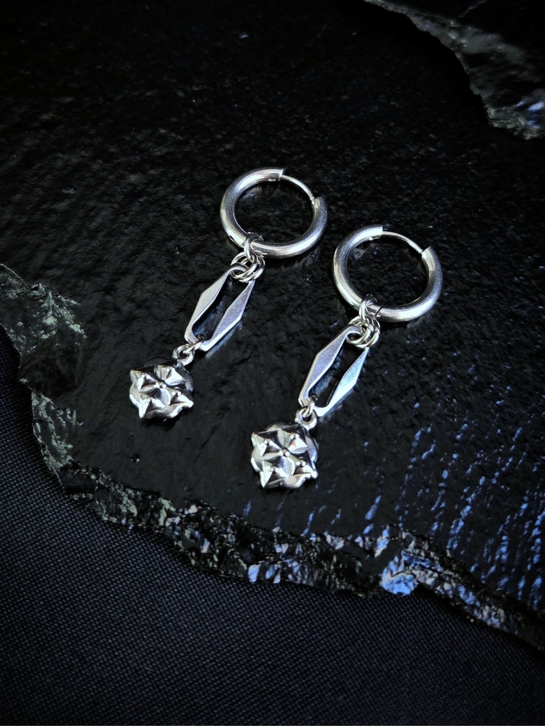 ELDER Fantasy armor earrings - 1 𝖑𝖊𝖋𝖙 !