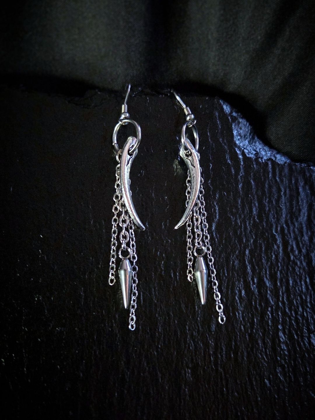 TEAR APART claw earrings