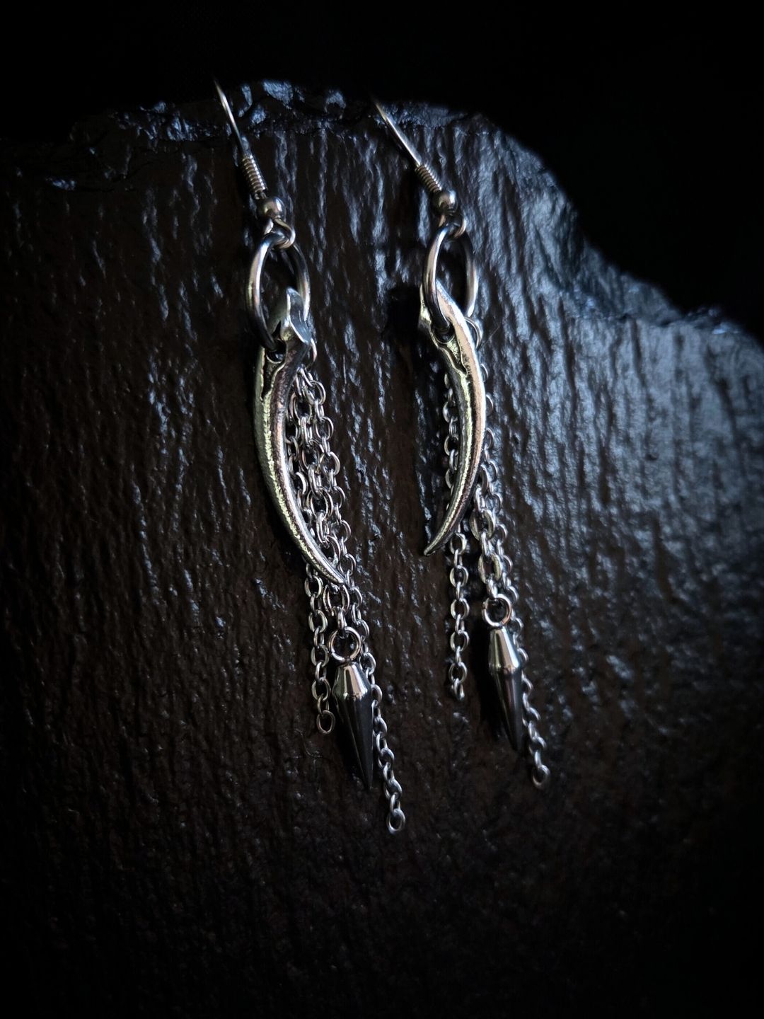 TEAR APART claw earrings