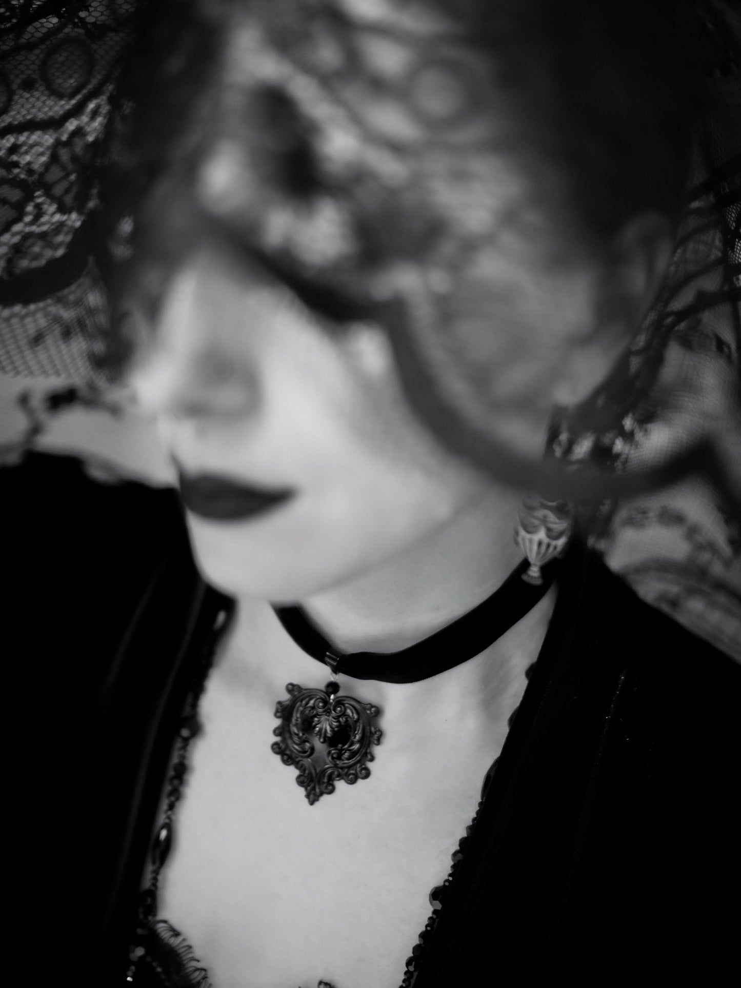 TENEBRAE Black filigree choker