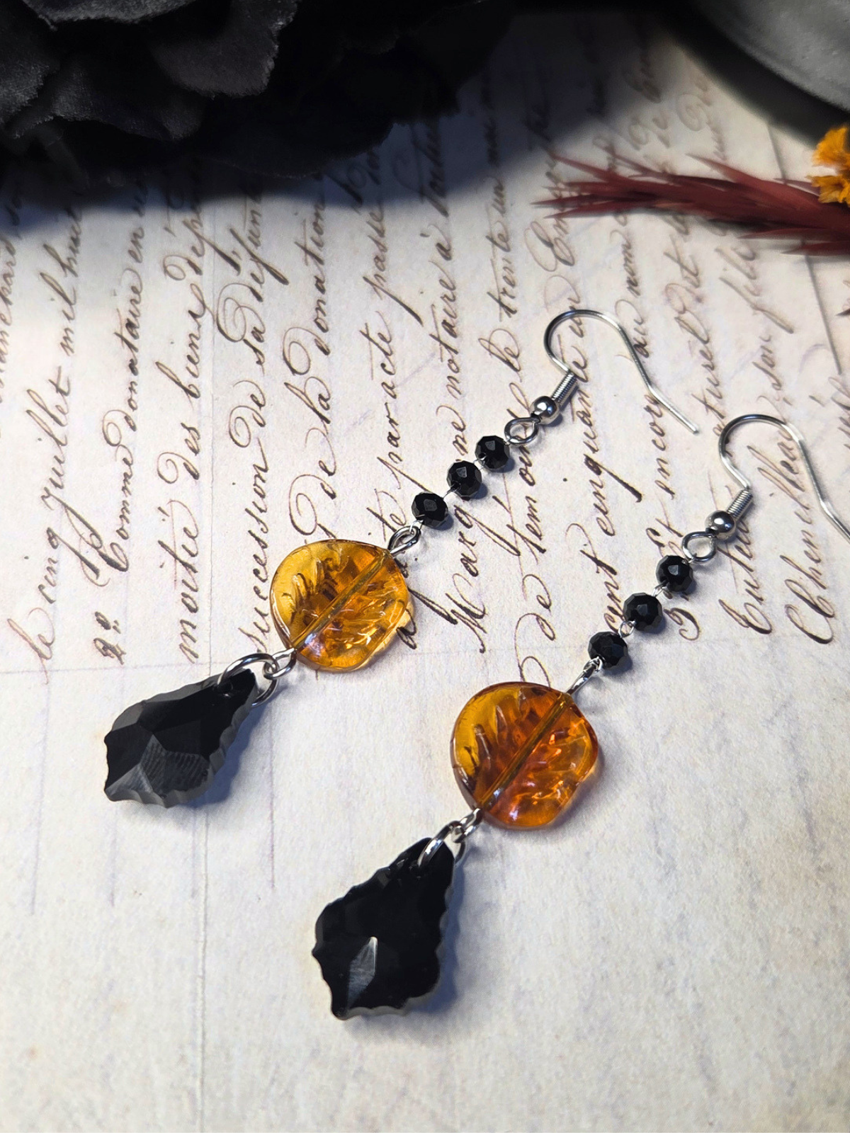 Leaf amber black earrings