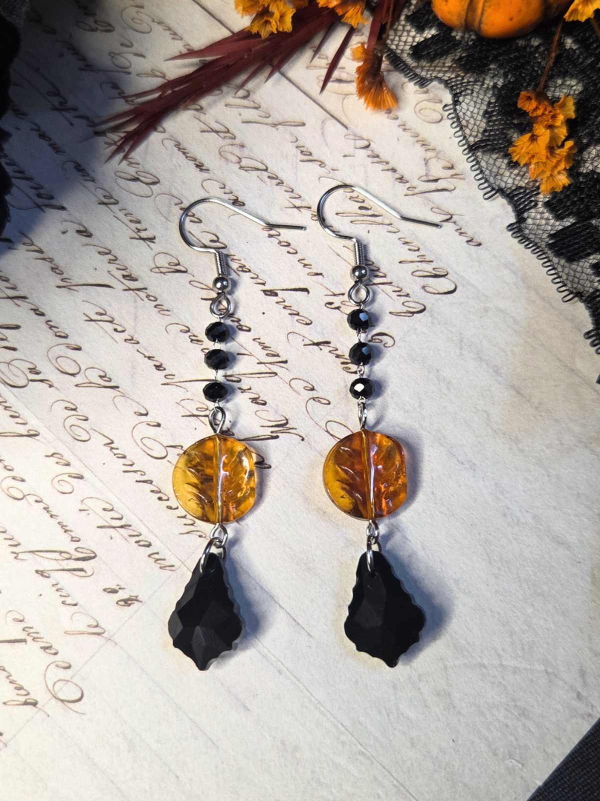 Leaf amber black earrings