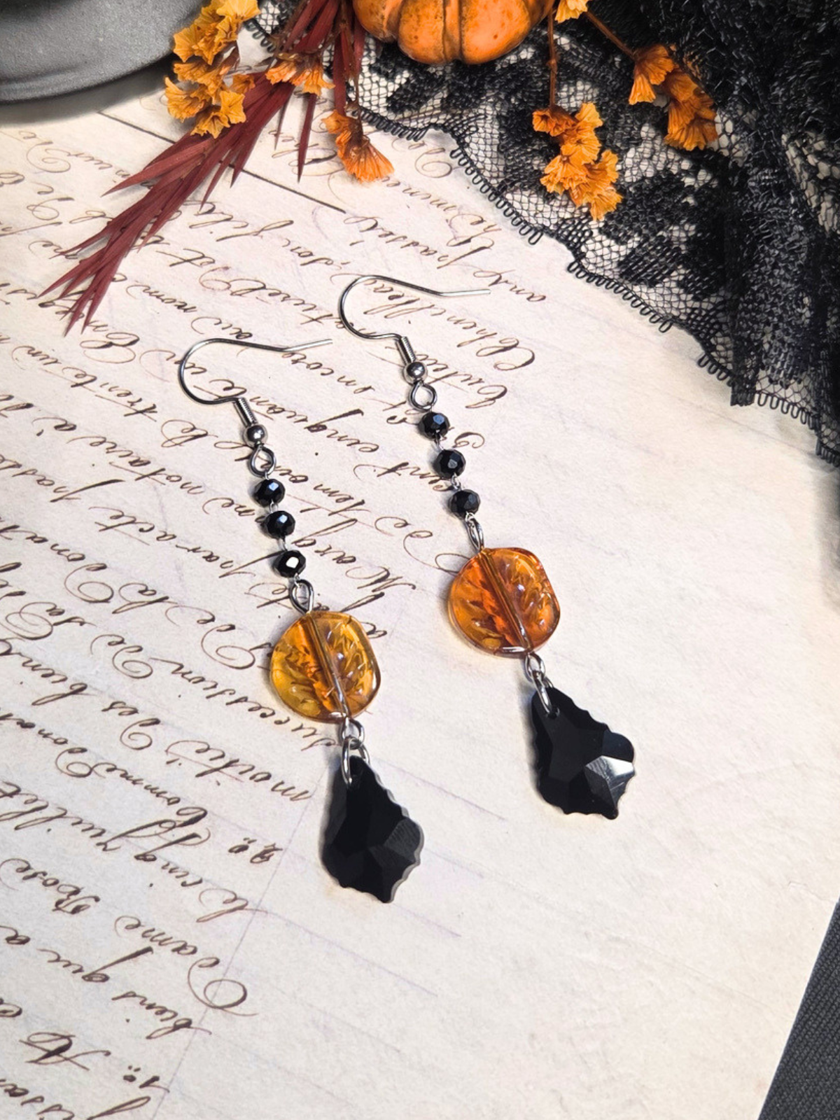 Leaf amber black earrings