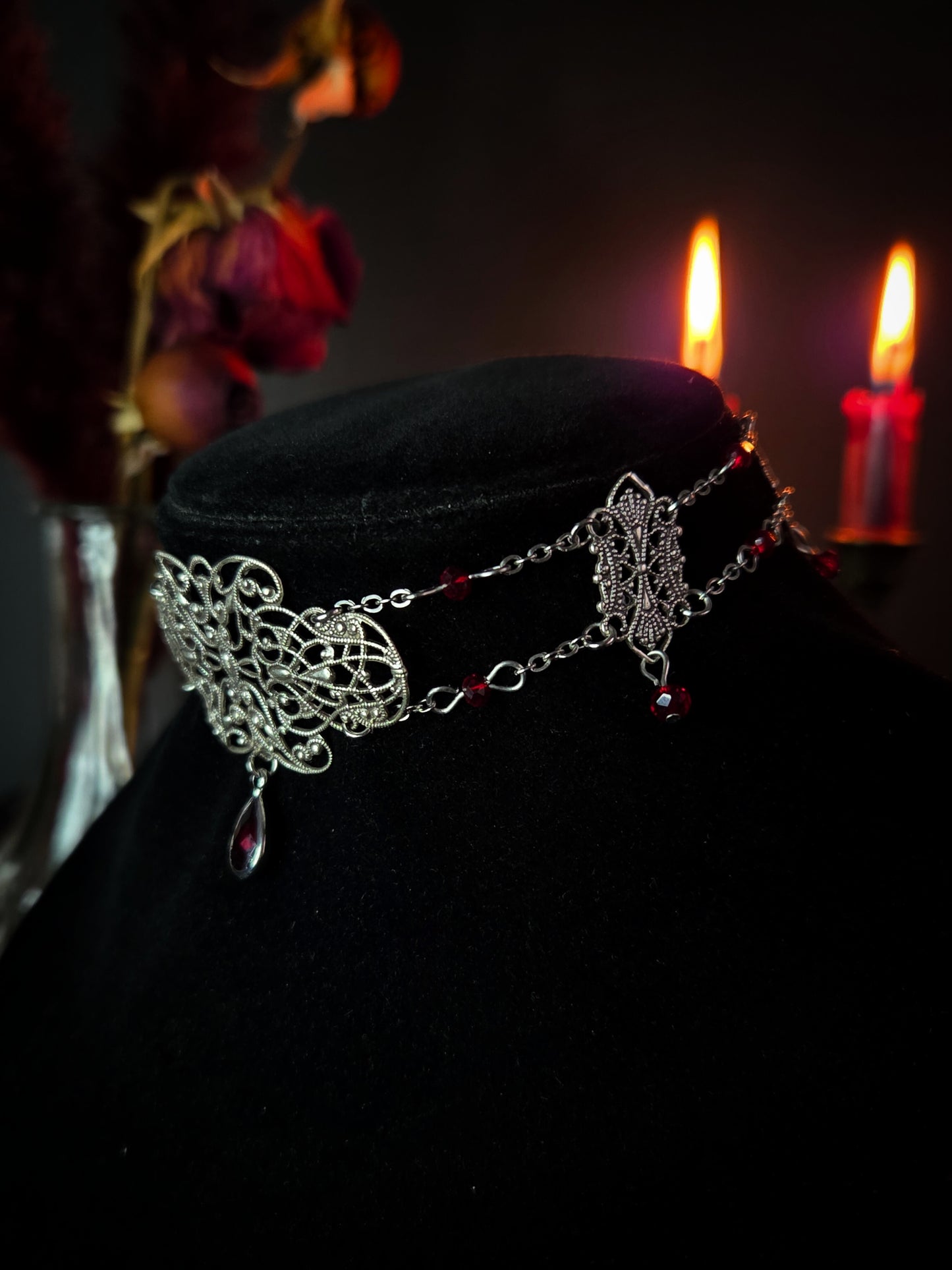 The enchantress - Red filigree necklace