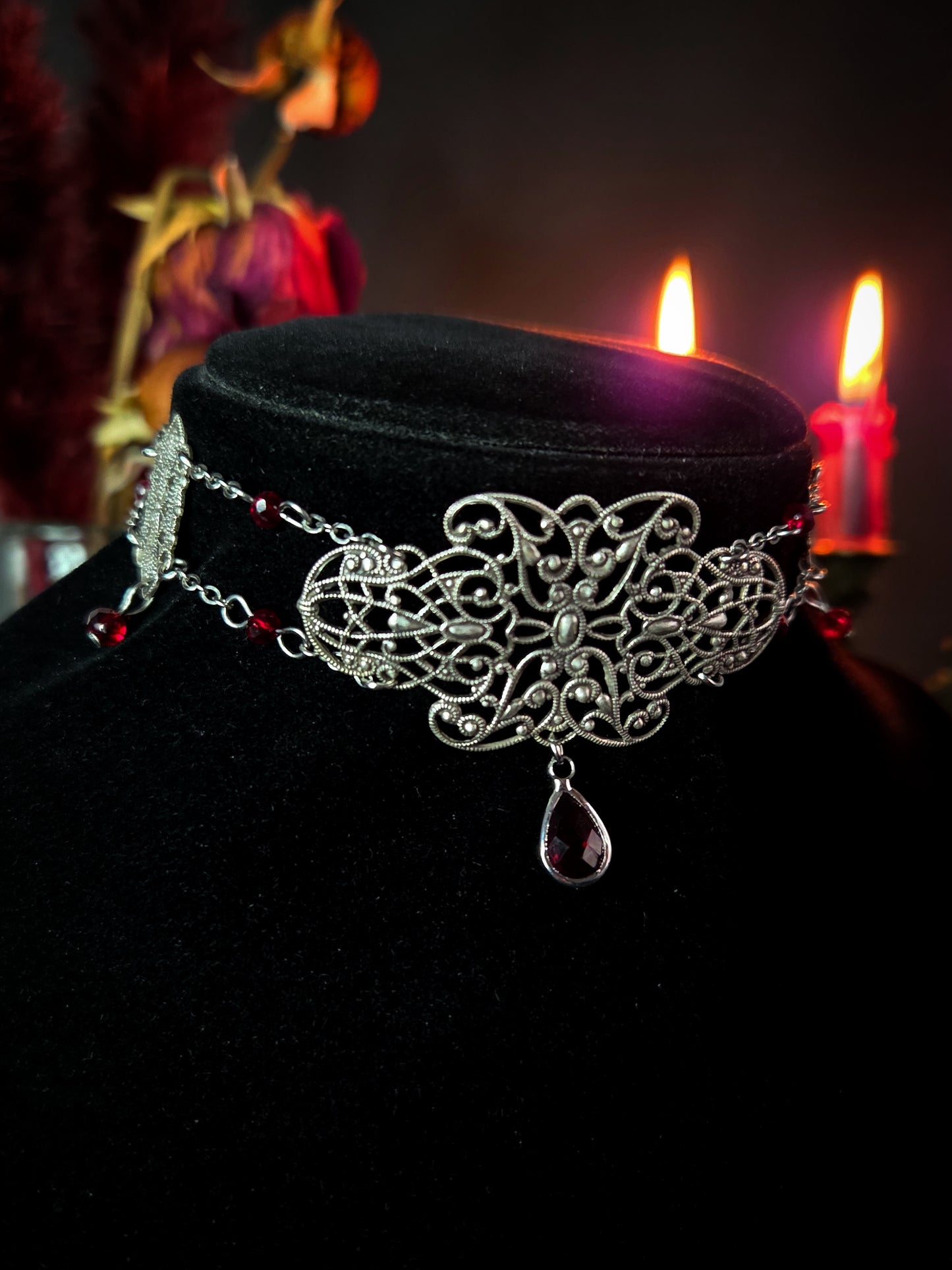 The enchantress - Red filigree necklace