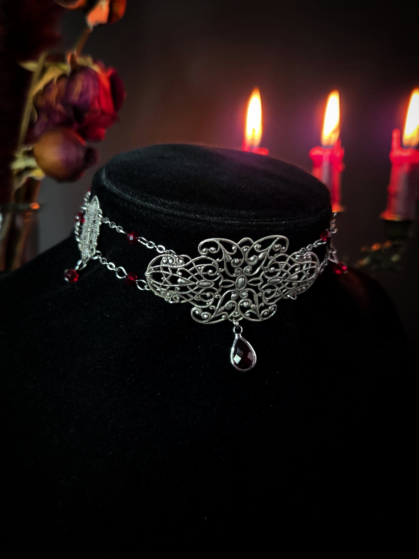 The enchantress - Red filigree necklace