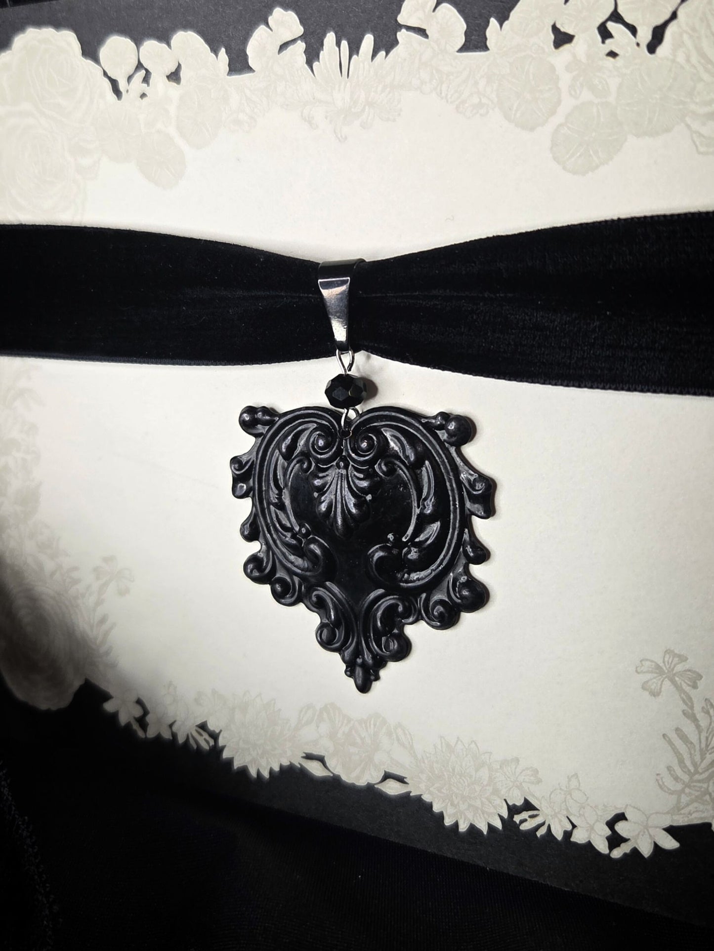 TENEBRAE Black filigree choker