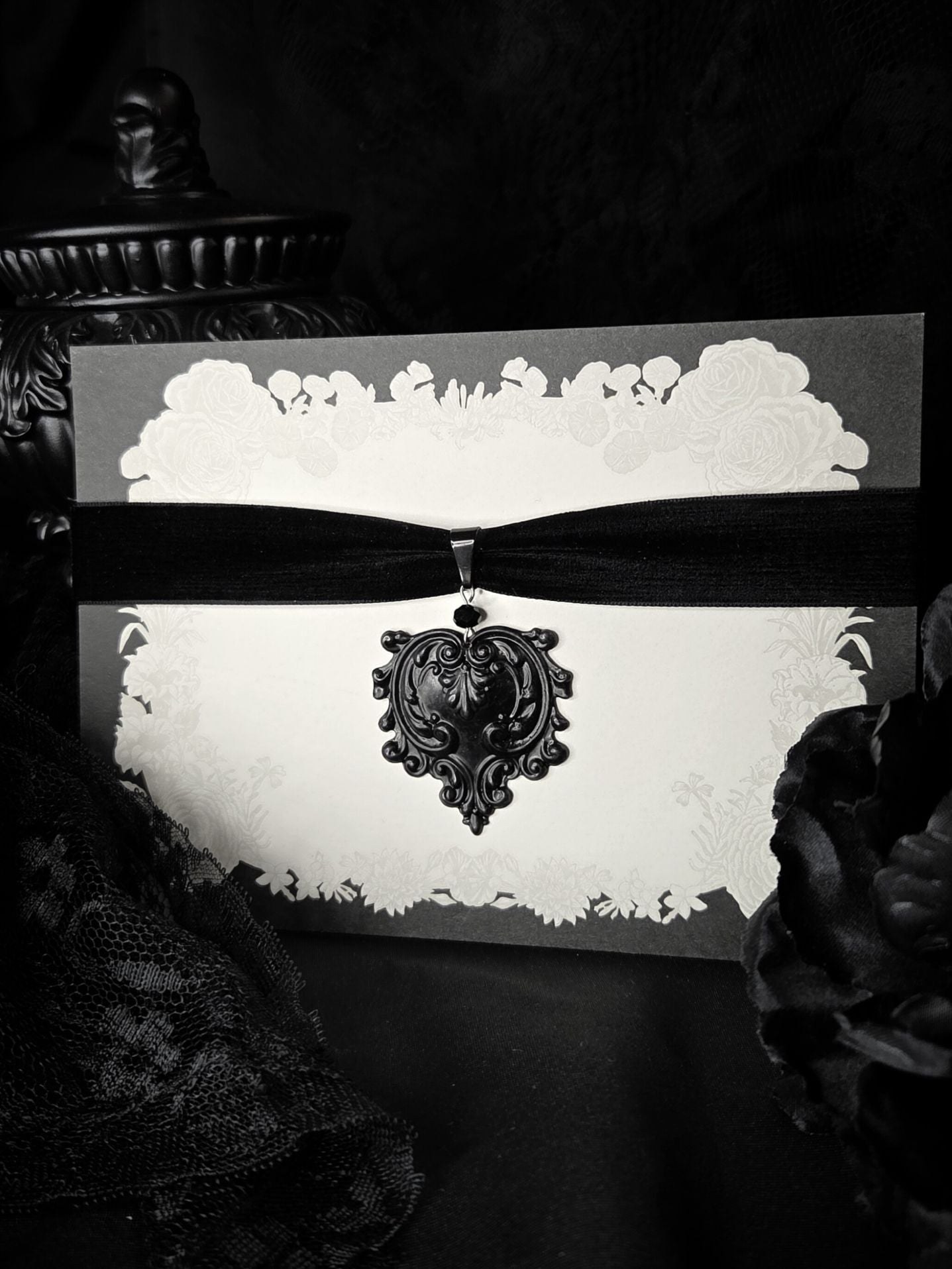 TENEBRAE Black filigree choker