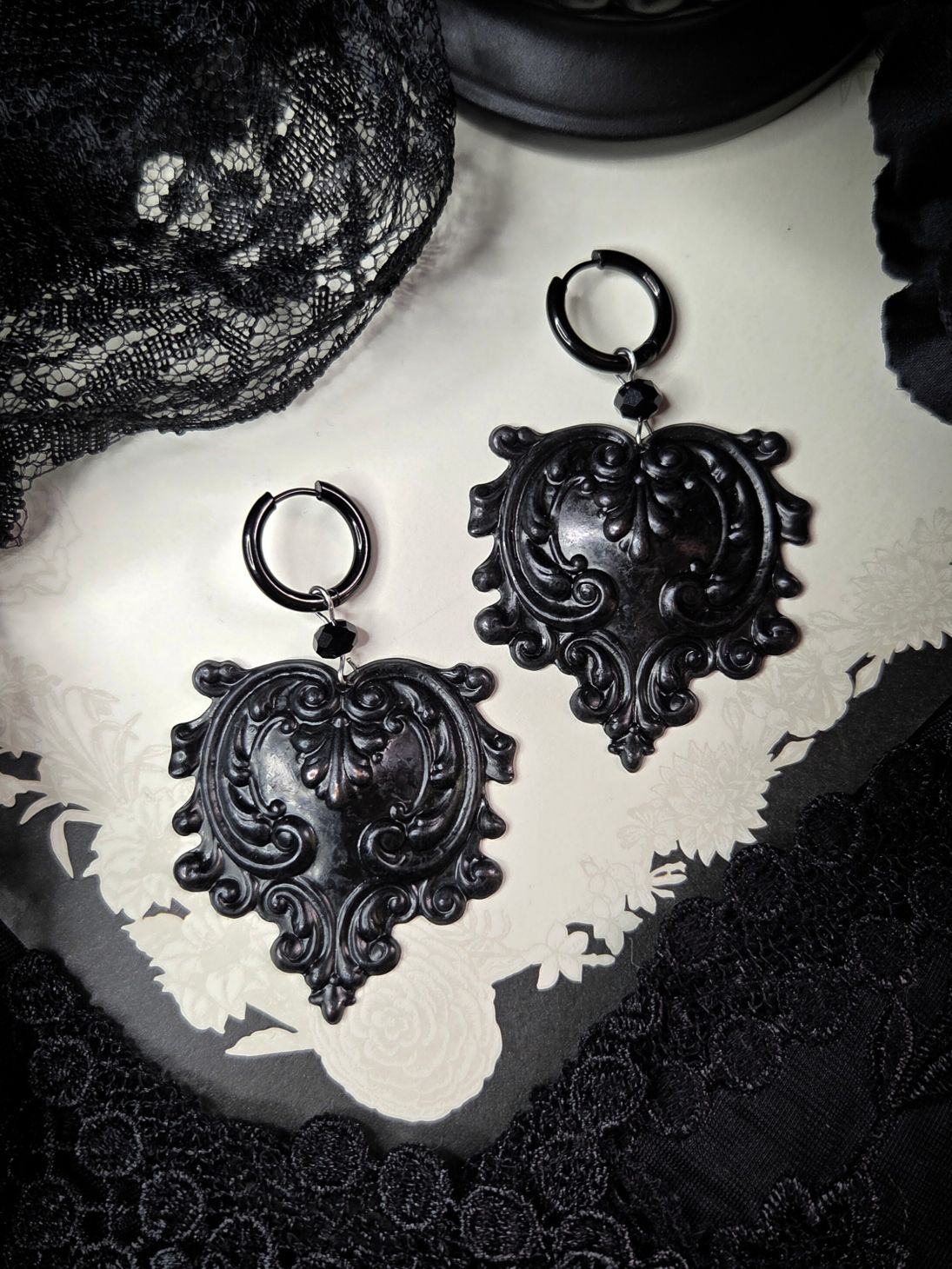 TENEBRAE Black filigree earrings