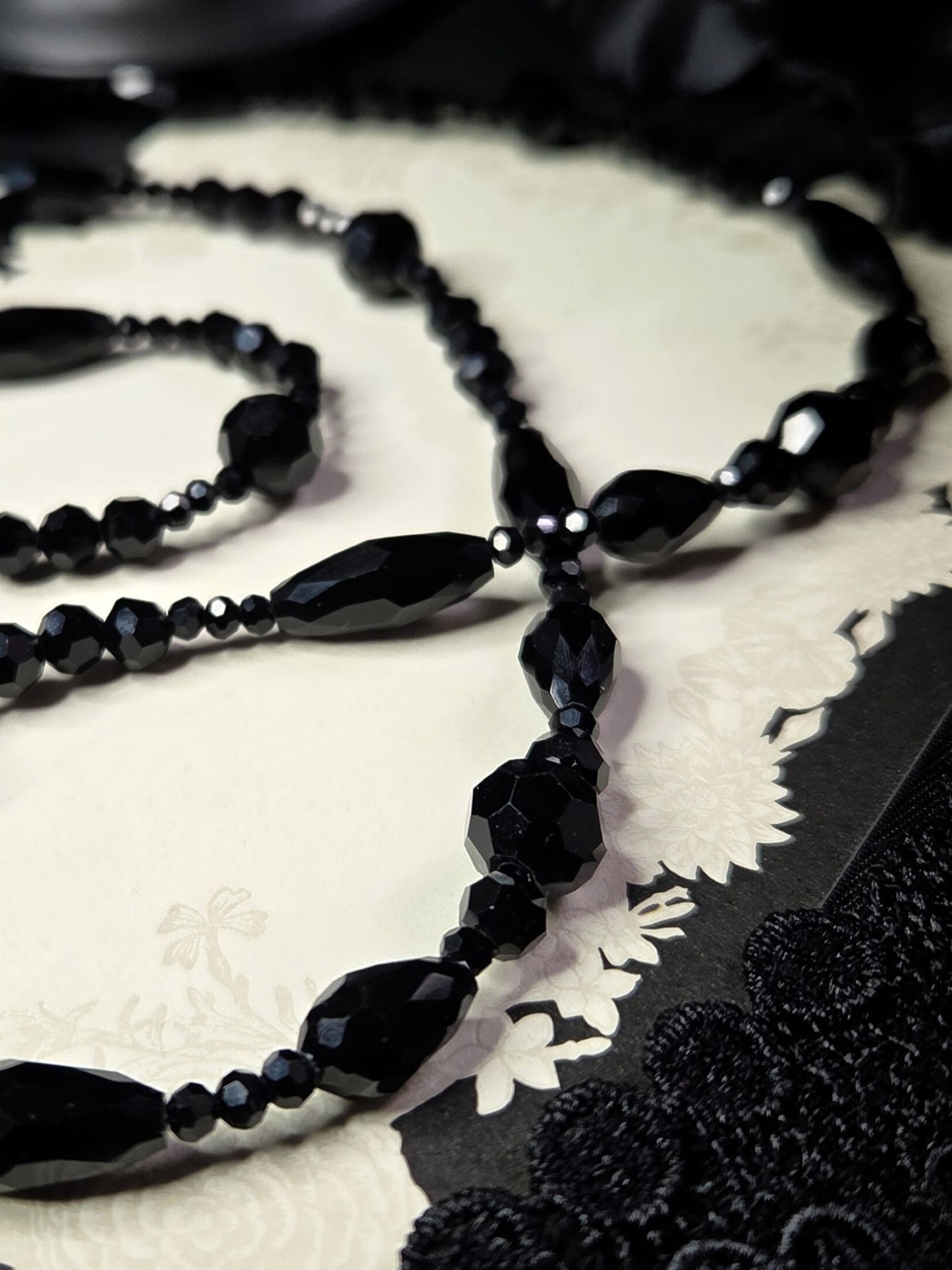 MEMENTO Long crystal necklace