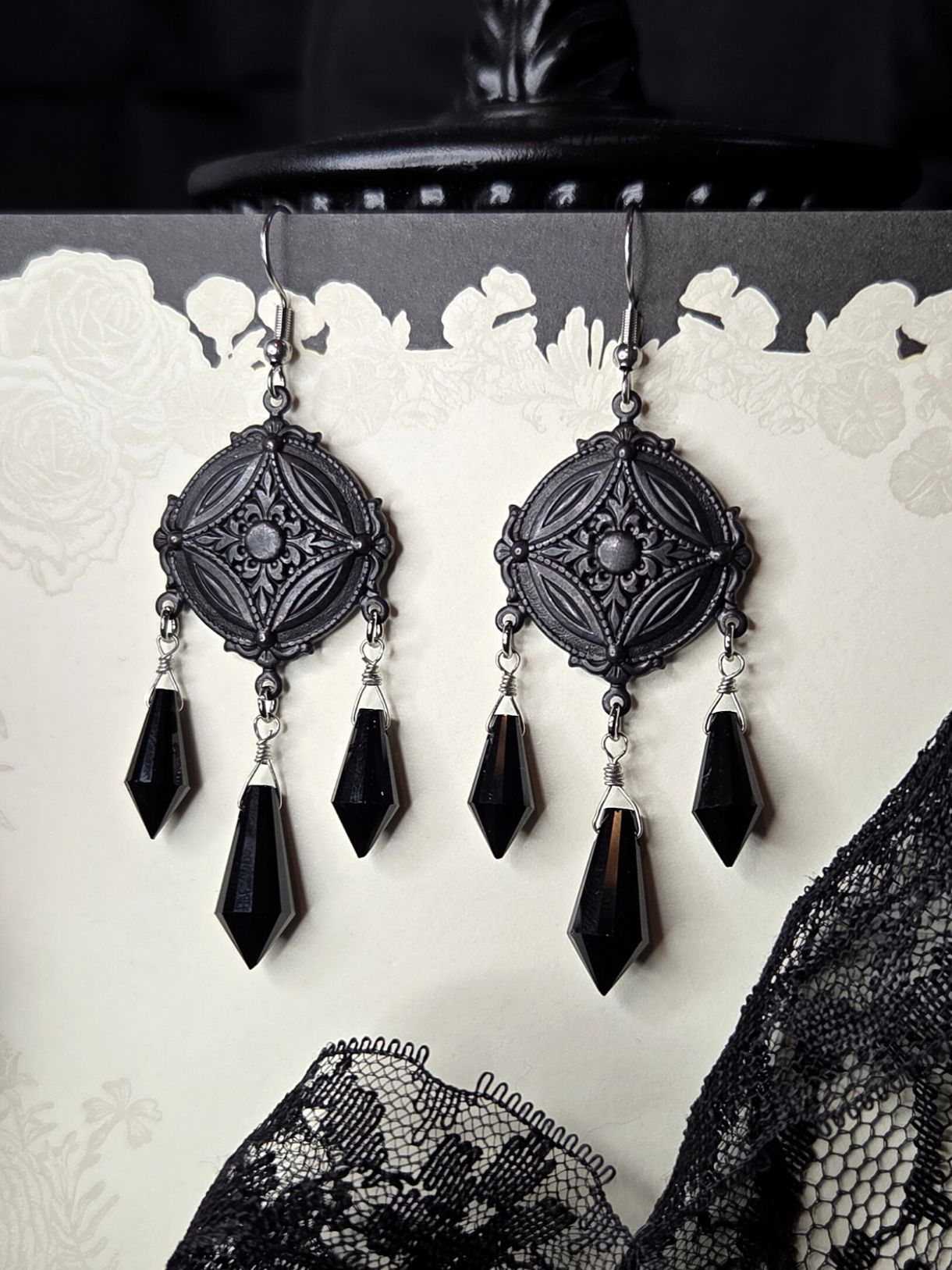 MEMENTO Chandelier crystal earrings